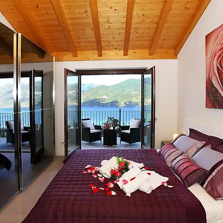 Il Piazzo Sleeps 6 Pool 메나지오