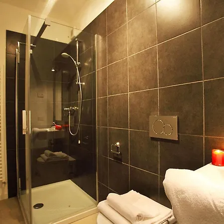 Il Piazzo Sleeps 6 Pool 메나지오